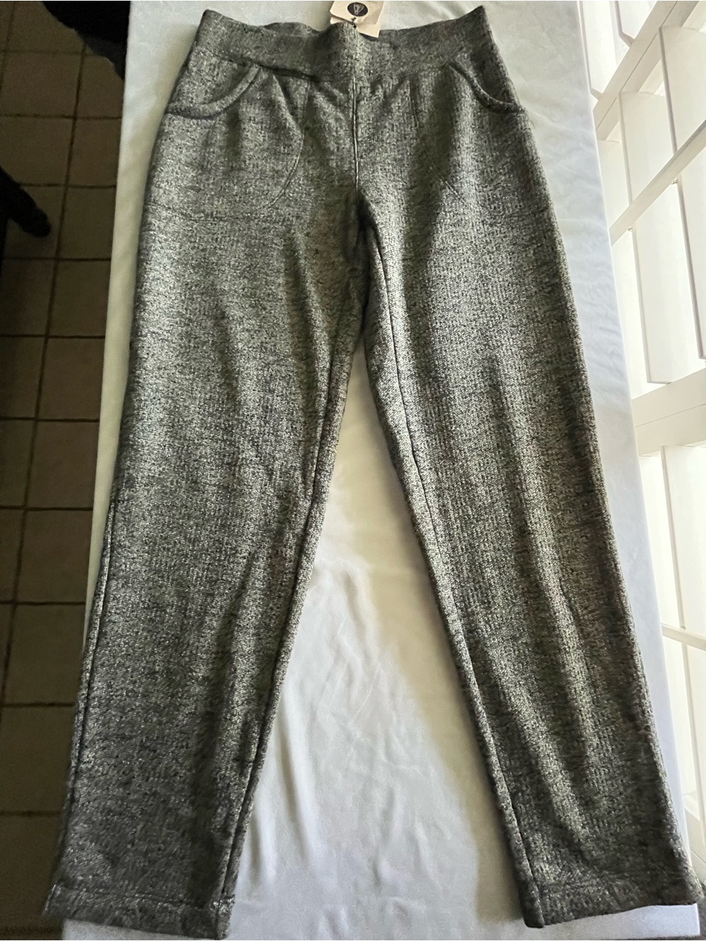Neon Buddha Women’s Knit Lounge Pants Medium Gray Pull On Straight Leg NWT
